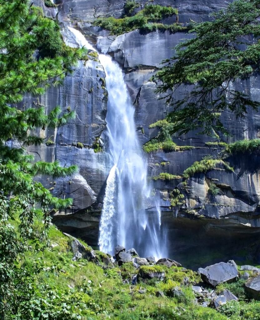 Jogini Waterfalls: best places to visit in Manali